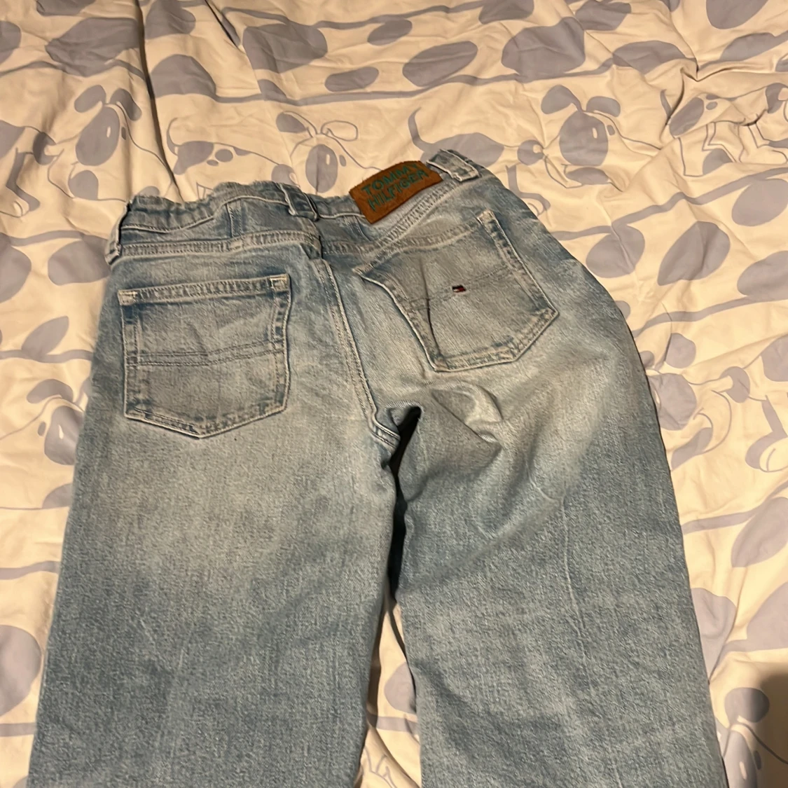 Ljusblå slitna jeans från Tommy Hilfiger - 2