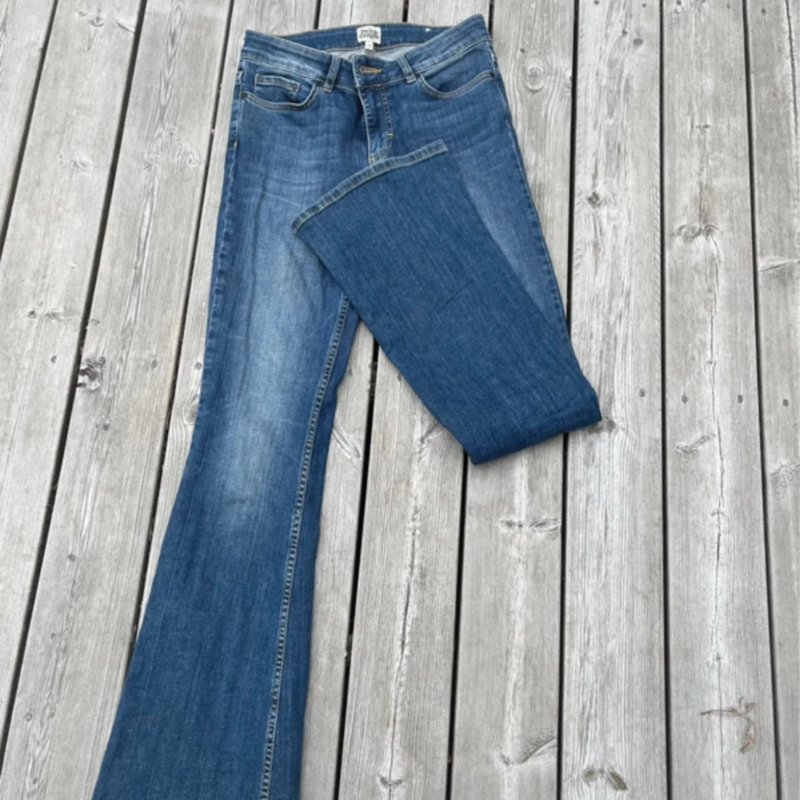 Blå bootcut jeans