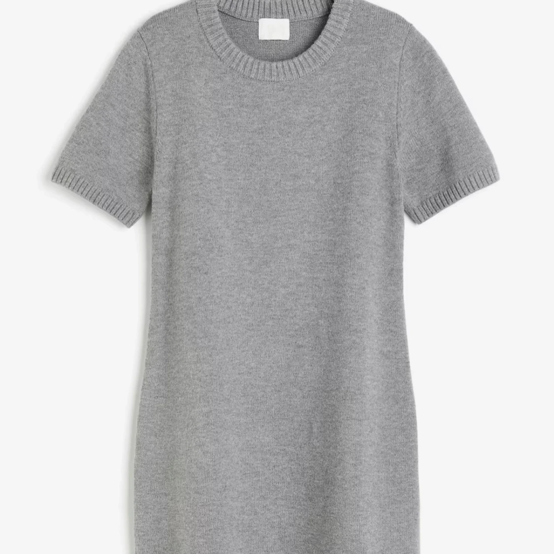 Grå stickad kortklänning - 1