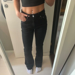 Full lenght flare  - Jeans från Gina i fint skick 
