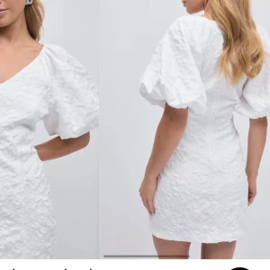 Studentklänning/ klänning - Prefekt klänning till studenten som aldrig är använd då jag valde en annan. 