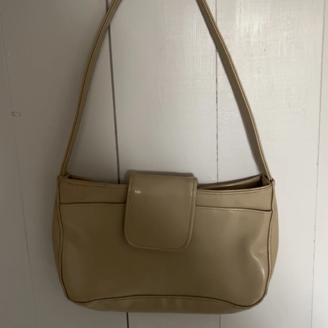 Beige axelväska från J.P.W.