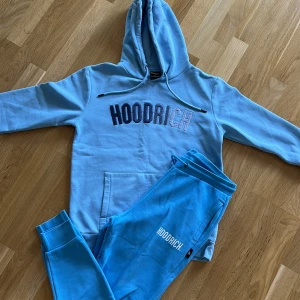 Hoodrich - Kläderna är i bra skick. 