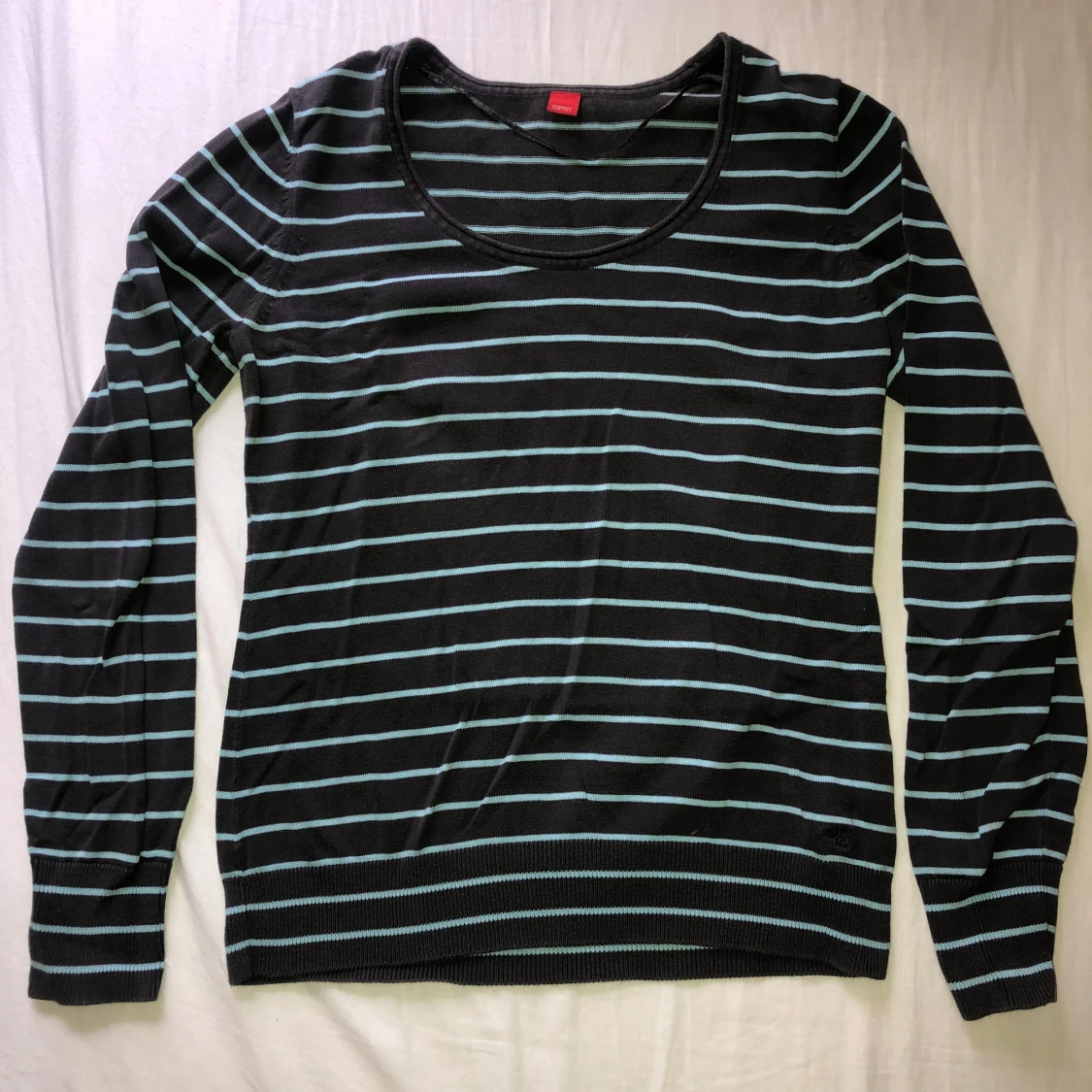 Grå och ljusblå randig tröja från Esprit