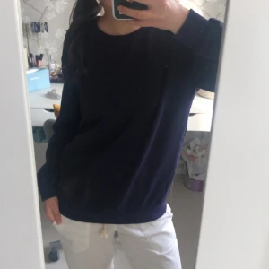 Sweatshirt - Lila sweatshirt från SHEIN i strl. XS. Köptes sommaren 21 och användes i ca 1 år. Legat i garderoben sedan dess.
