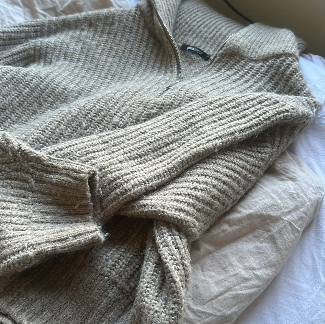 Beige stickad halvzip-tröja - 1