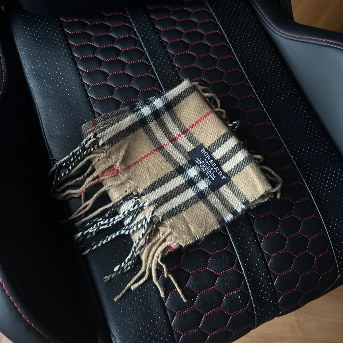 Beige rutig halsduk från Burberry