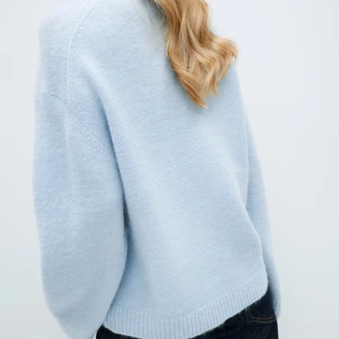 Ljusblå stickad tröja - 1