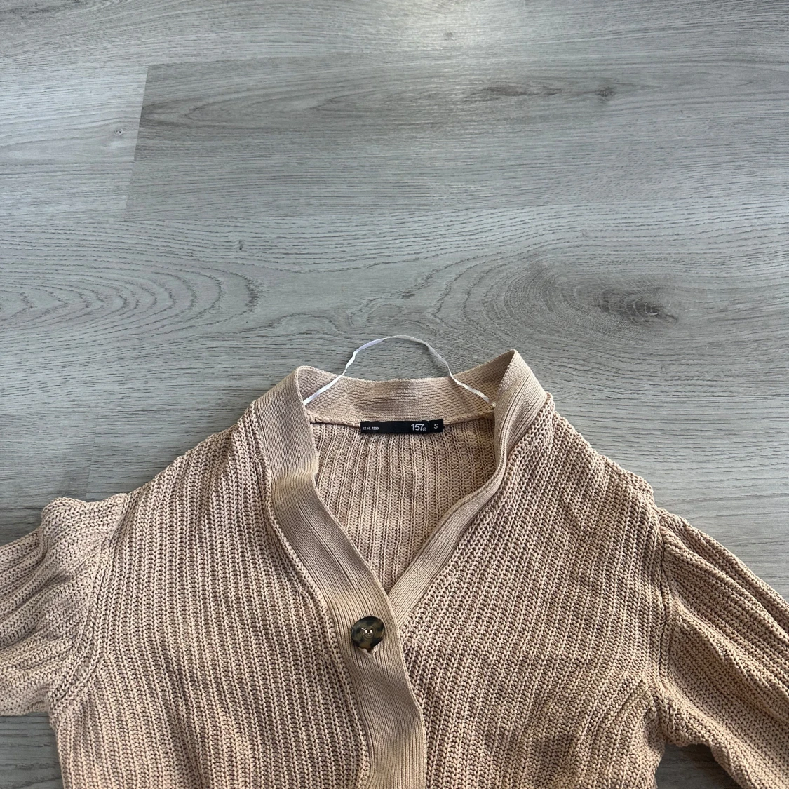 Beige stickad kofta från 157 - 1