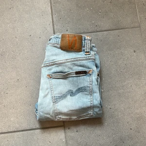 Nudie Jeans - Nudie jeans| Grymt skick | Galet bra pris!🤩| Bara att kontakta oss vid minsta fundering!😊