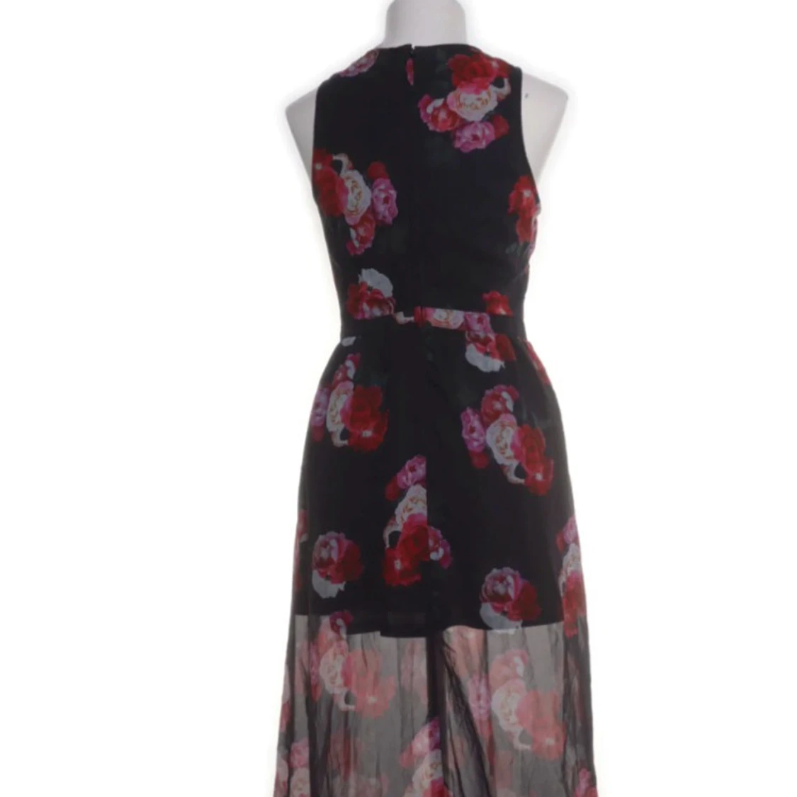 Svart långklänning med blommigt mönster  - 2