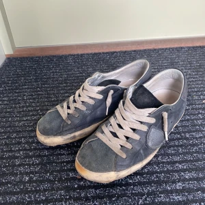 Philipe model skor - Lagad sula som kanske fortfarande är lite lös men annars bra skick. Dm för fler frågor eller frågor om pris.