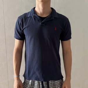 Pike från Ralph Lauren - Rahlp Lauren pike blå | Skick: 9/10 | Size - M | Fraktar via postnord eller instabox | Hör av dig vid minsta fråga eller fundering // Ricco Wardrobe