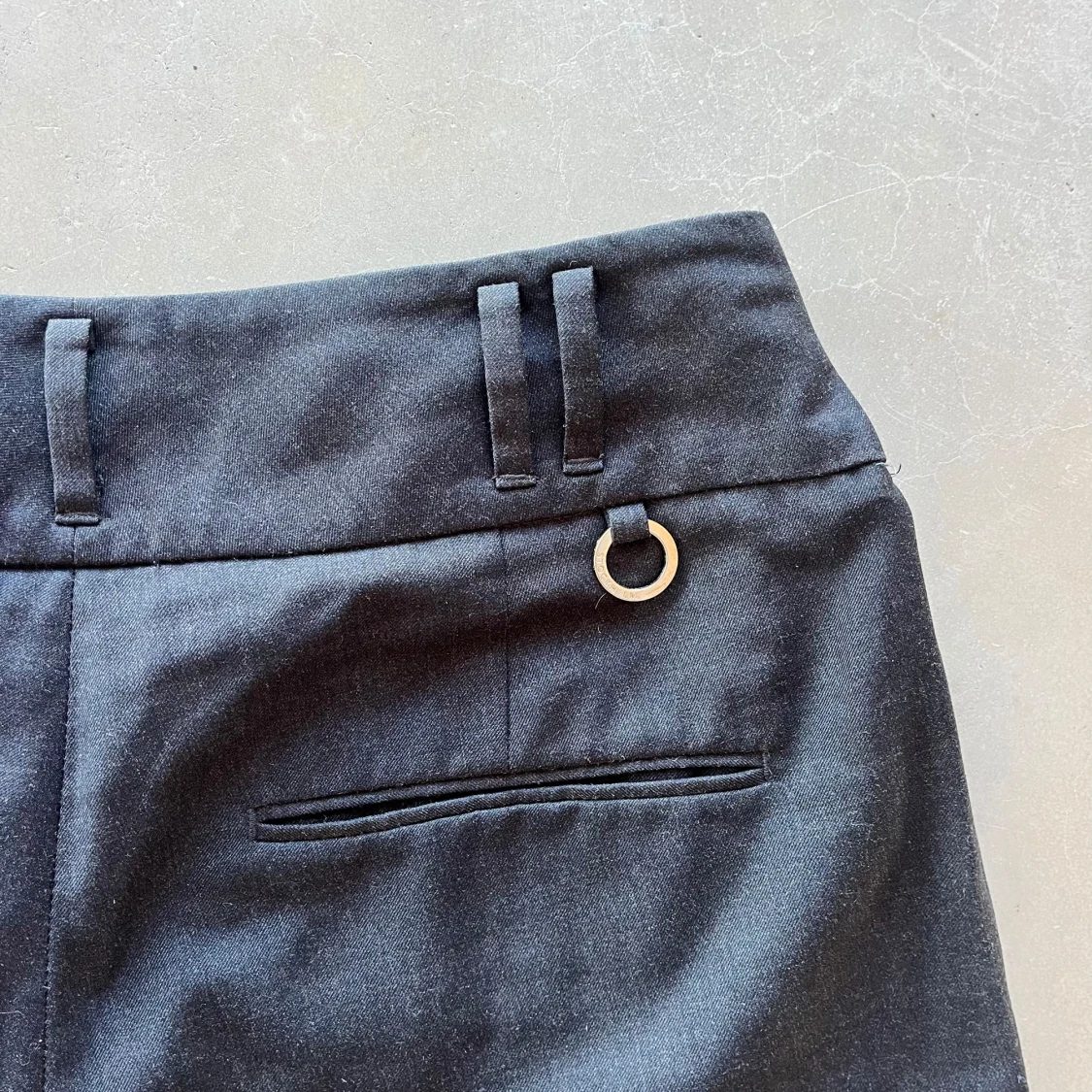 Utsvängda kostymbyxor  - 91