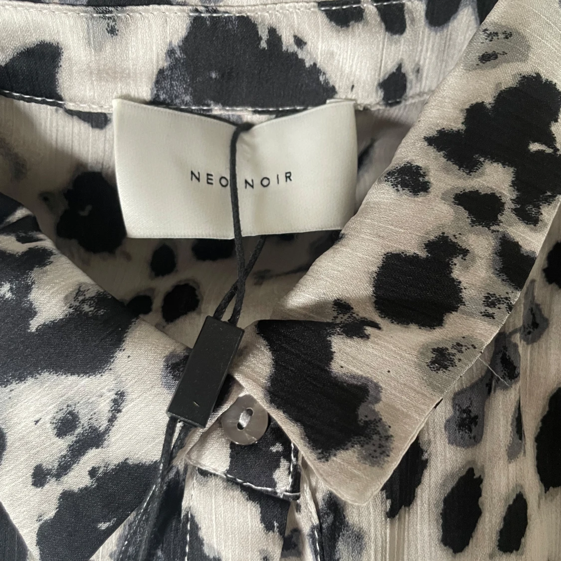 Leopardmönstrad klänning från Neo Noir