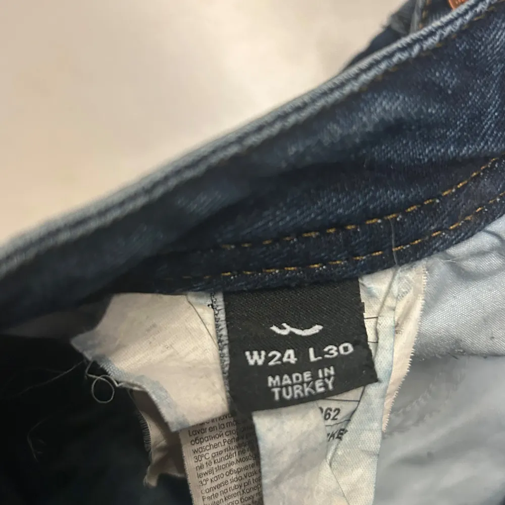 Super fina jeans från ltb i modellen Valarie, I bra skick. Storlek 24/30!!❤️. Farkut & Housut.