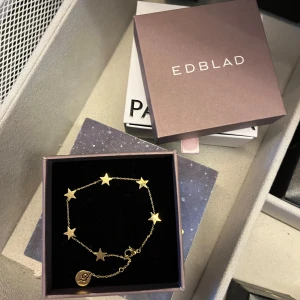 Armband från Edblad - Super gulligt armband i guld från Edblad🩷Nästan aldrig använt. Skriv för fler bilder. 