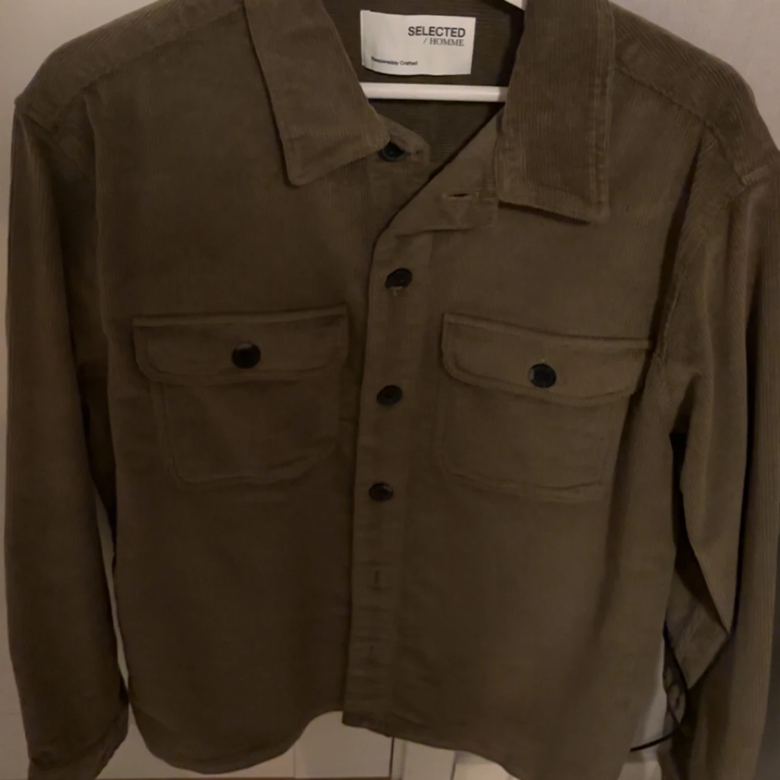 Olivgrön manchesterjacka från Selected