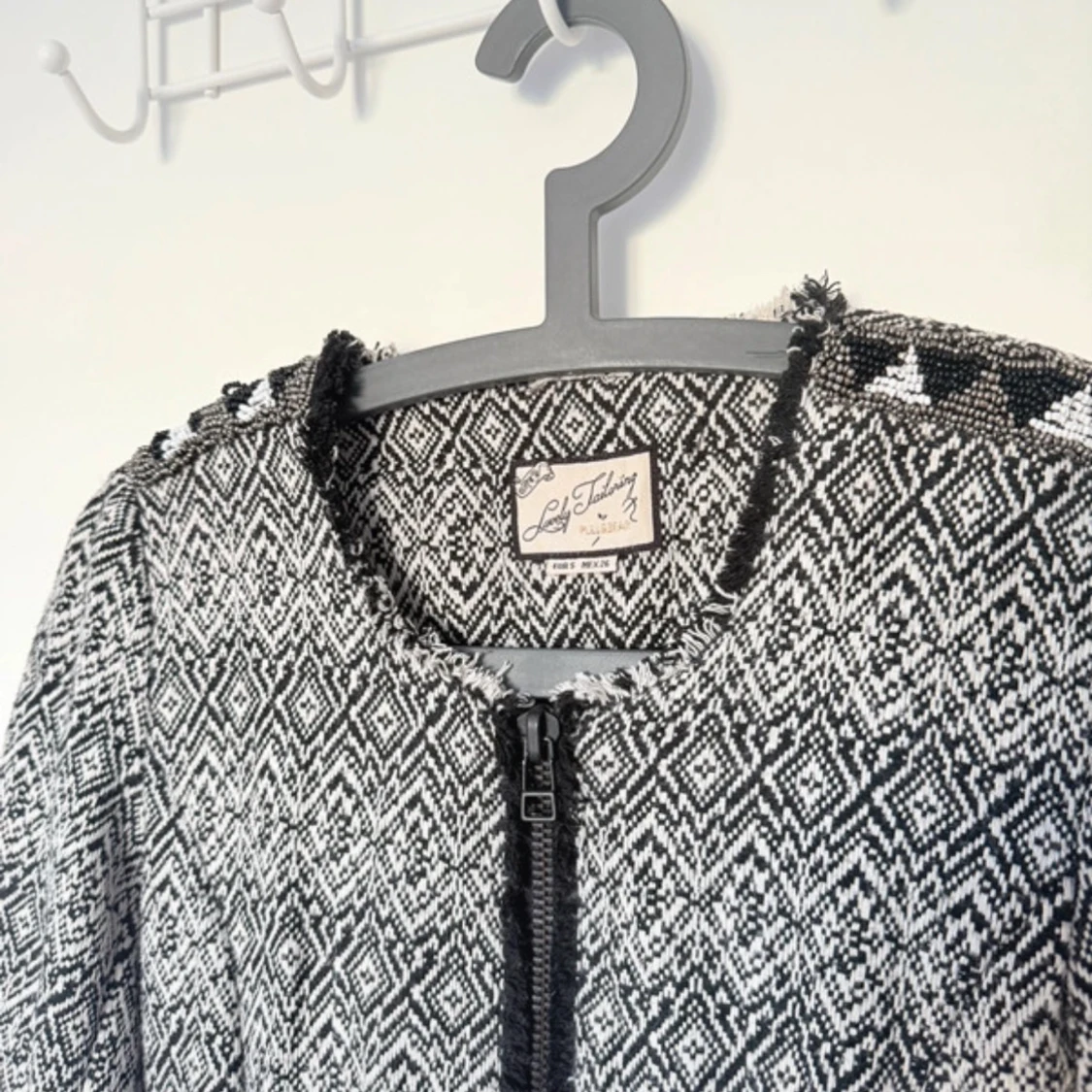 Svartvit mönstrad jacka från La Redoute