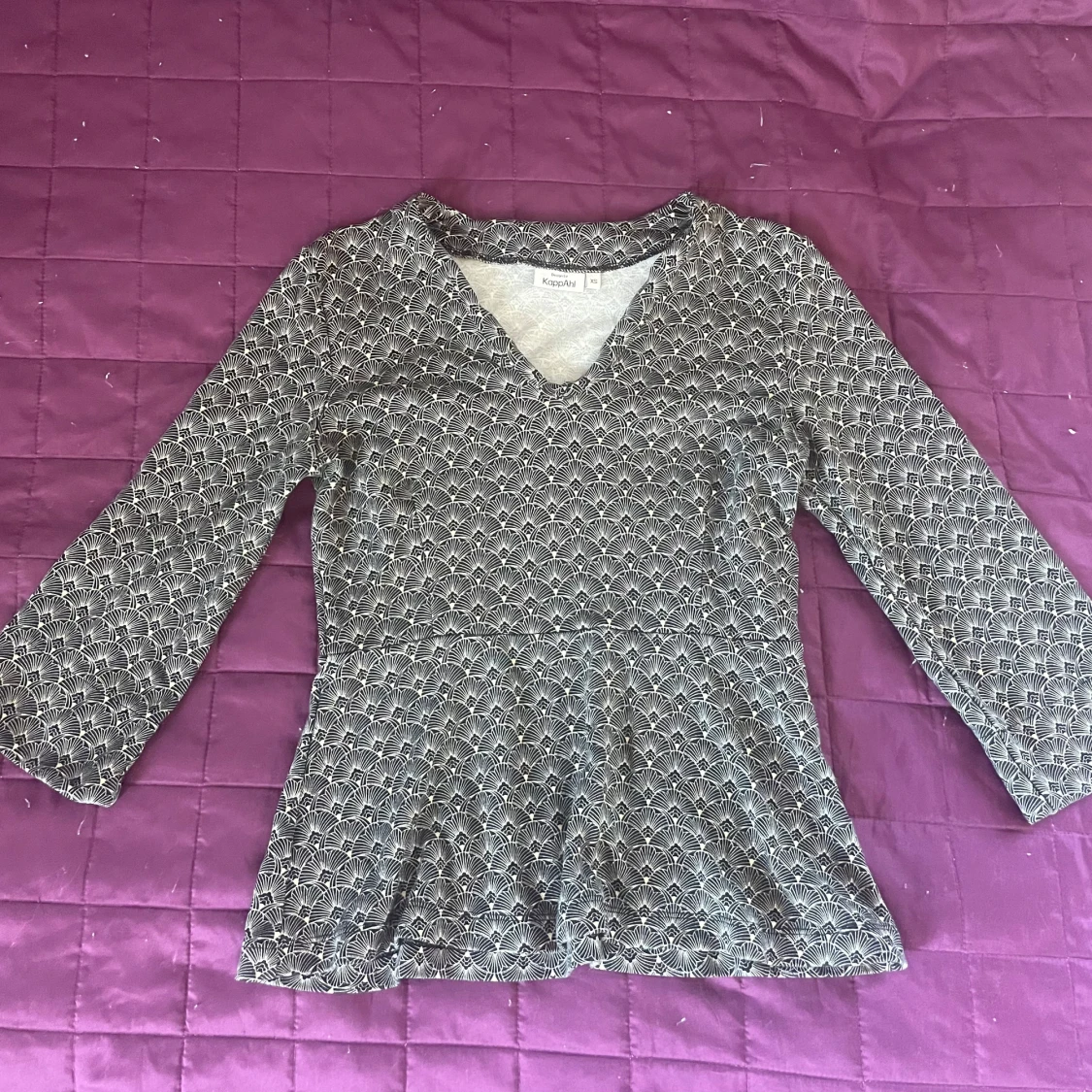 Mönstrad topp med trekvartsärm