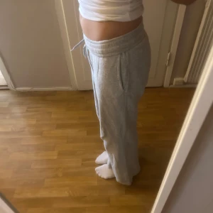 Low waist mjukisbyxor - Super sköna mjukisbyxor från bikbok.