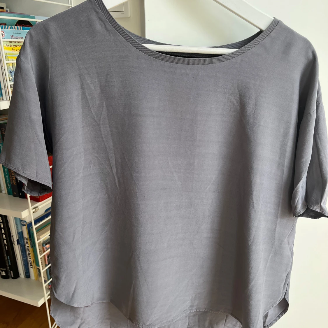 Grå kortärmad topp - 2