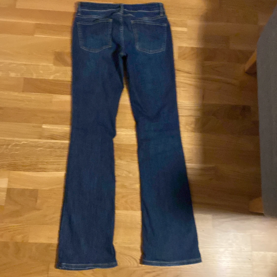 Blå bootcut jeans från Zara! Perfekt skick!  - 1
