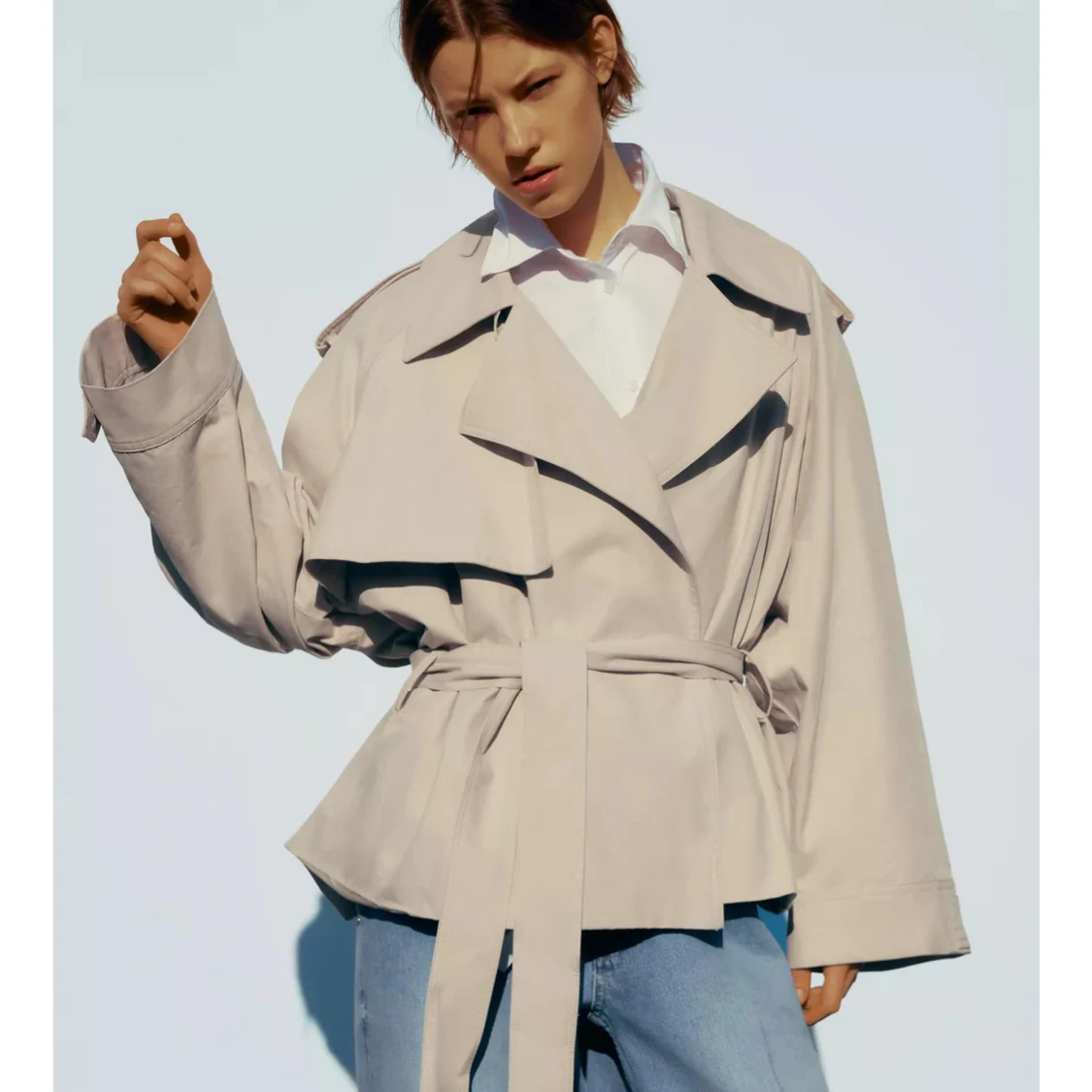  SÖKER Beige trenchcoat med bälte