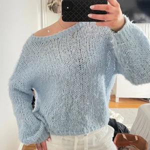 Stickad tröja - Ljusblå stickad tröja, supermjuk och fin färg!! I princip aldrig använd 