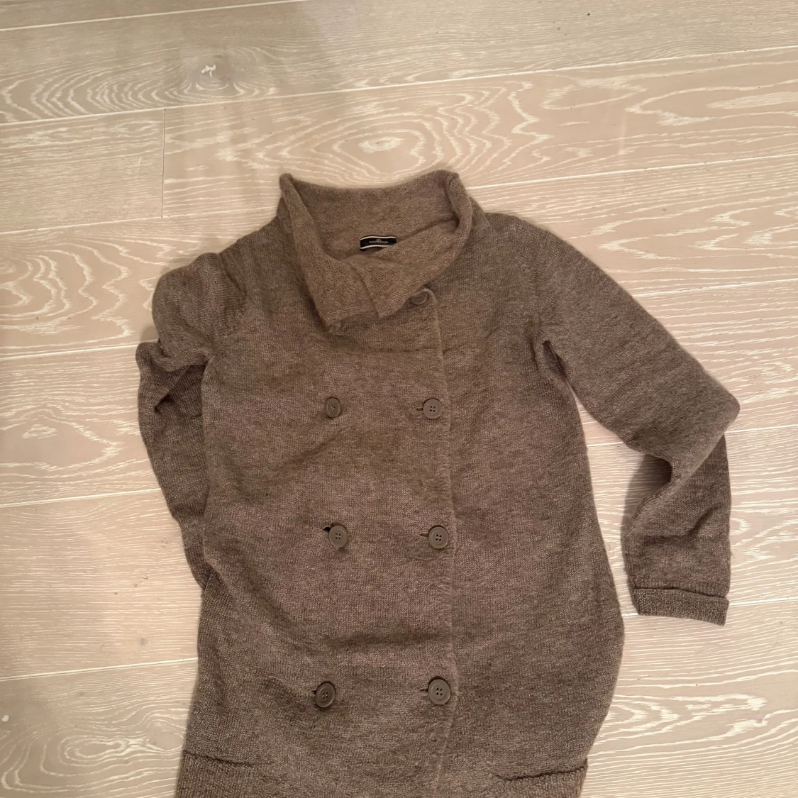 Brun stickad kofta från Malene Birger XS