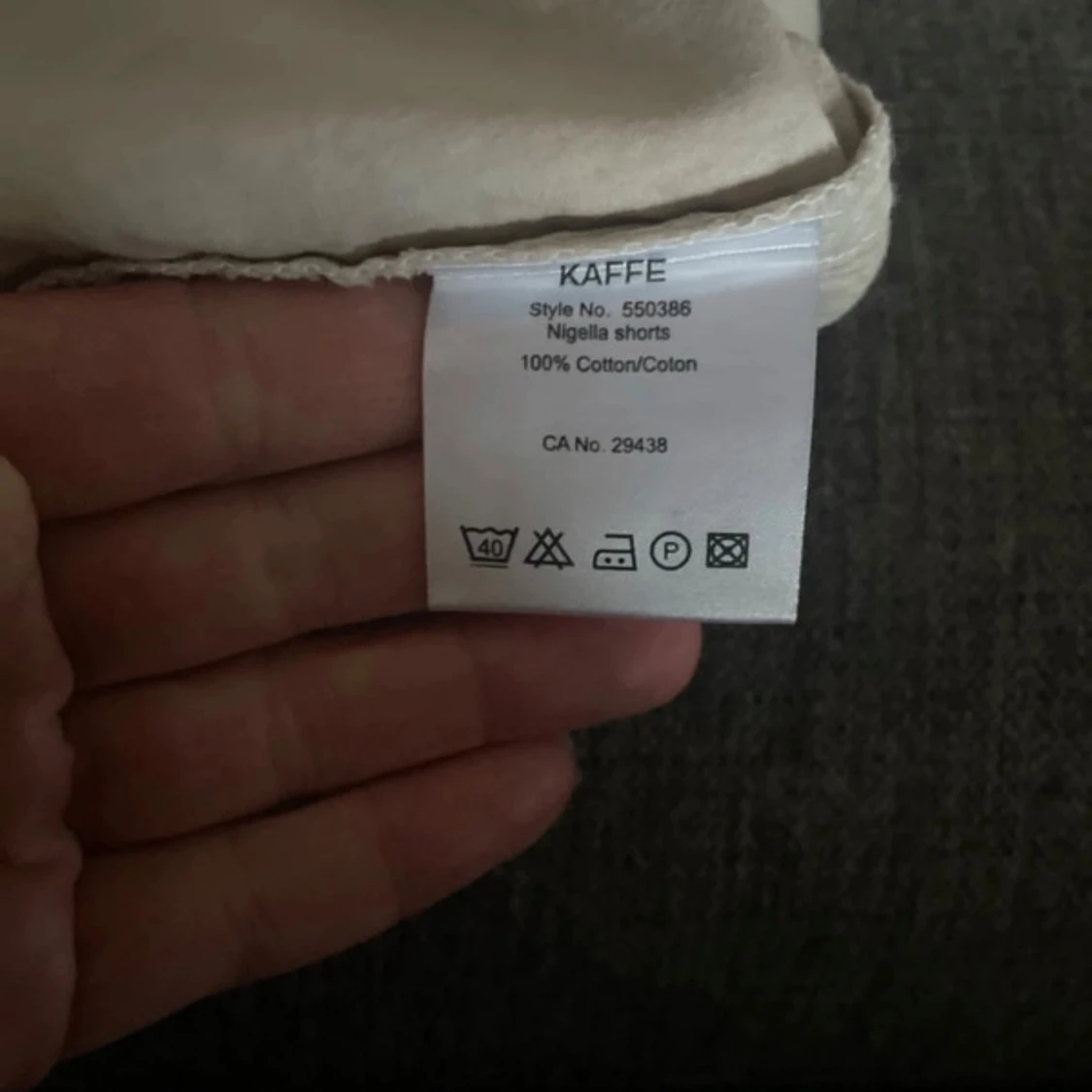 Beiga shorts från Kaffe - 4