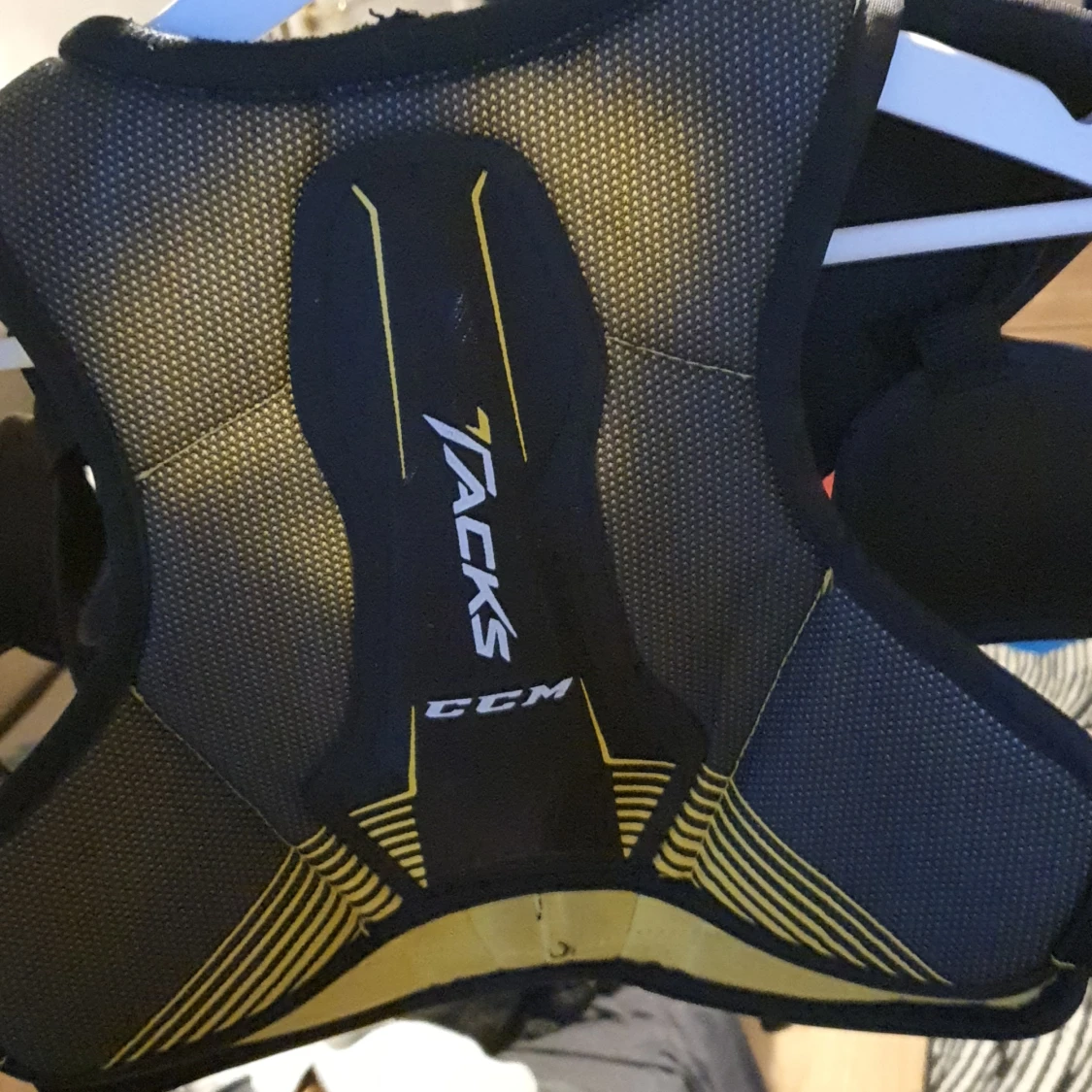 CCM Tacks 3092 axelskydd junior - 2