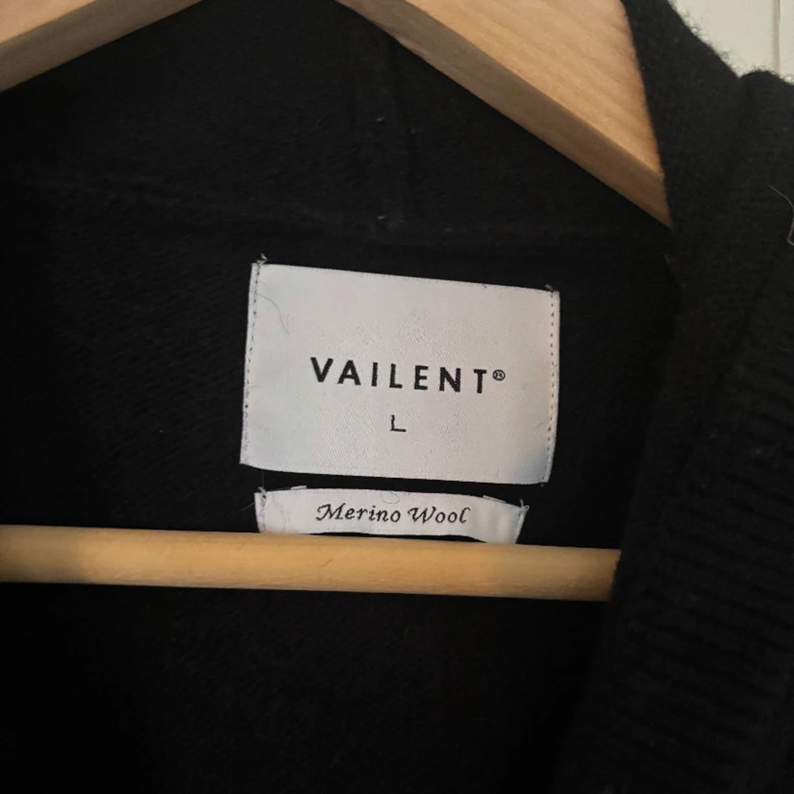 Svart ull hoodie  - 2