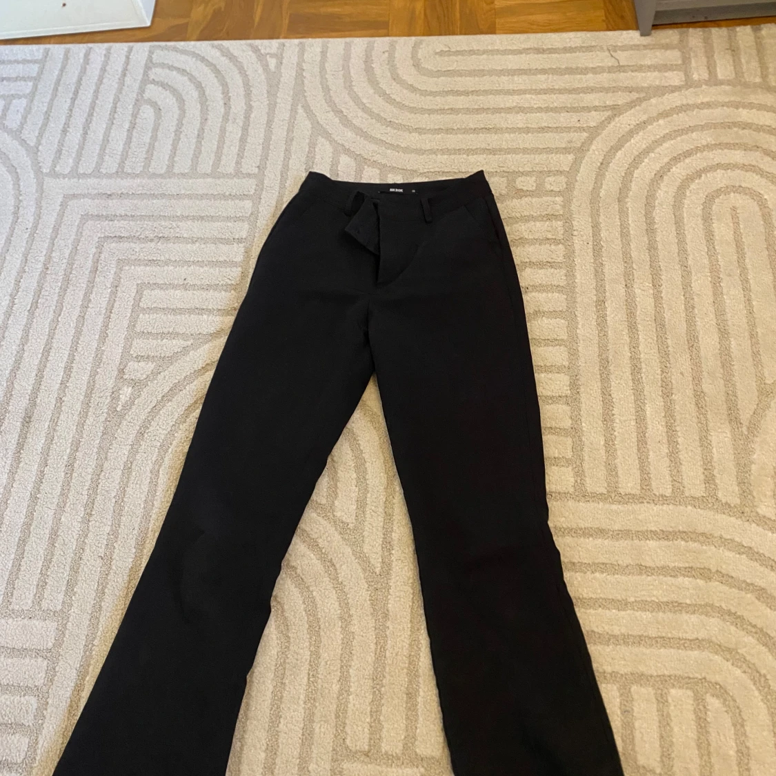 Svarta kostymbyxor från BikBok - 1