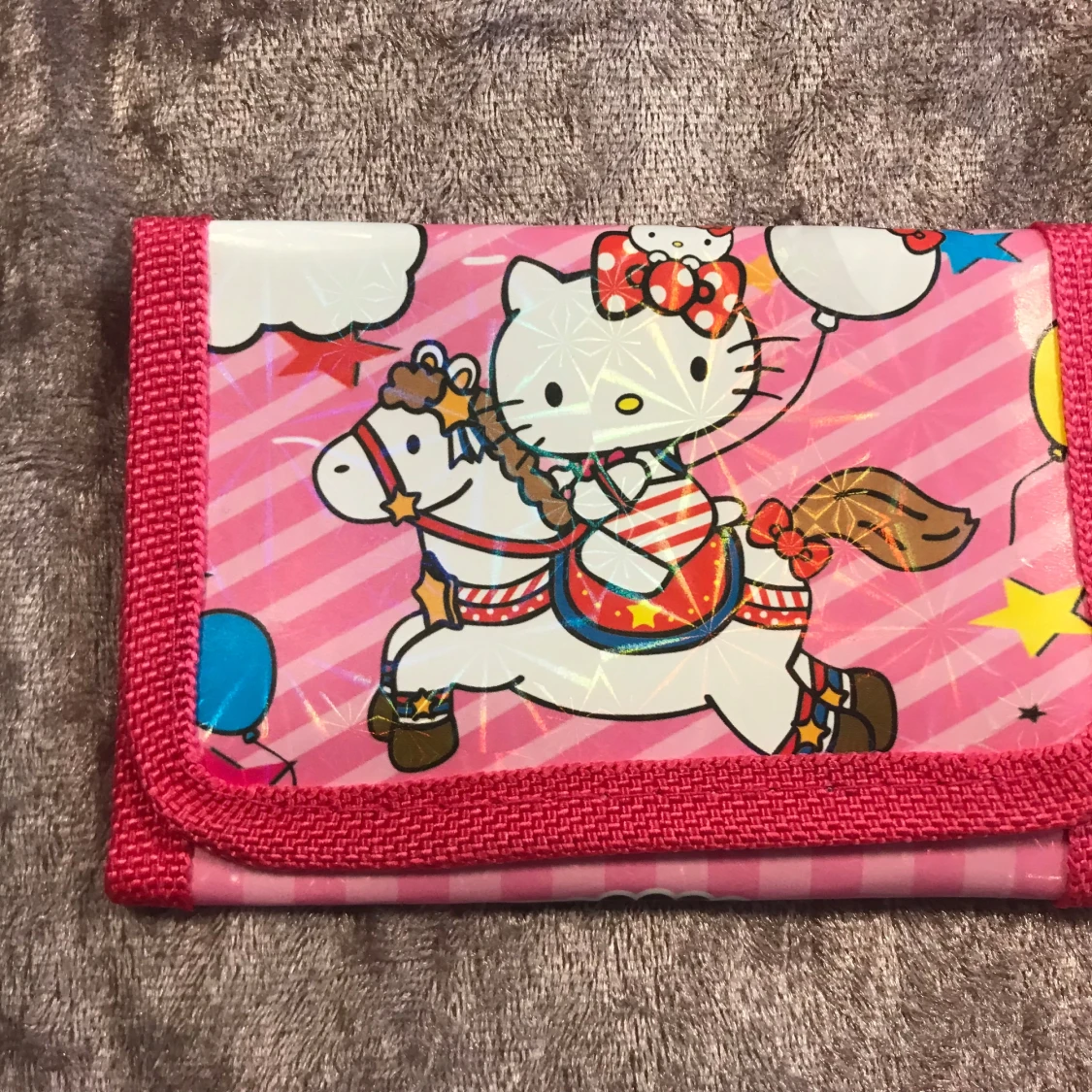 Söt Hello Kitty plånbok med rosa detaljer