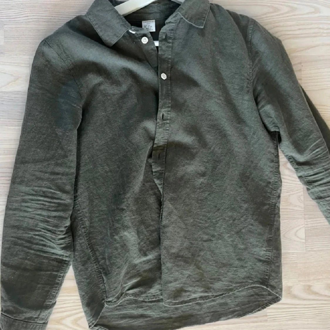 Grön linneskjorta från Lindex