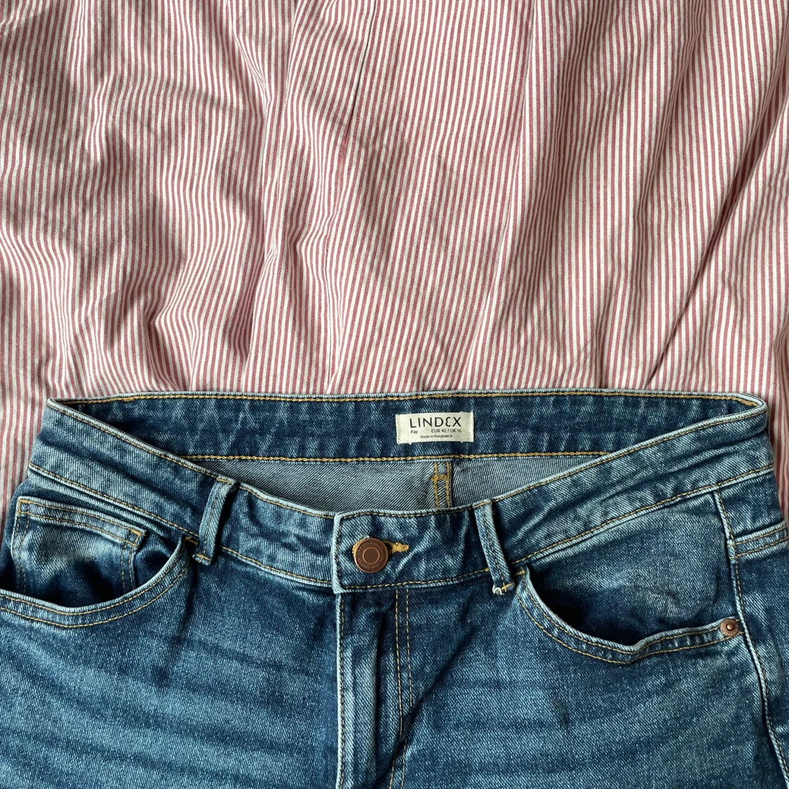 Blå bootcut jeans från Lindex - 2