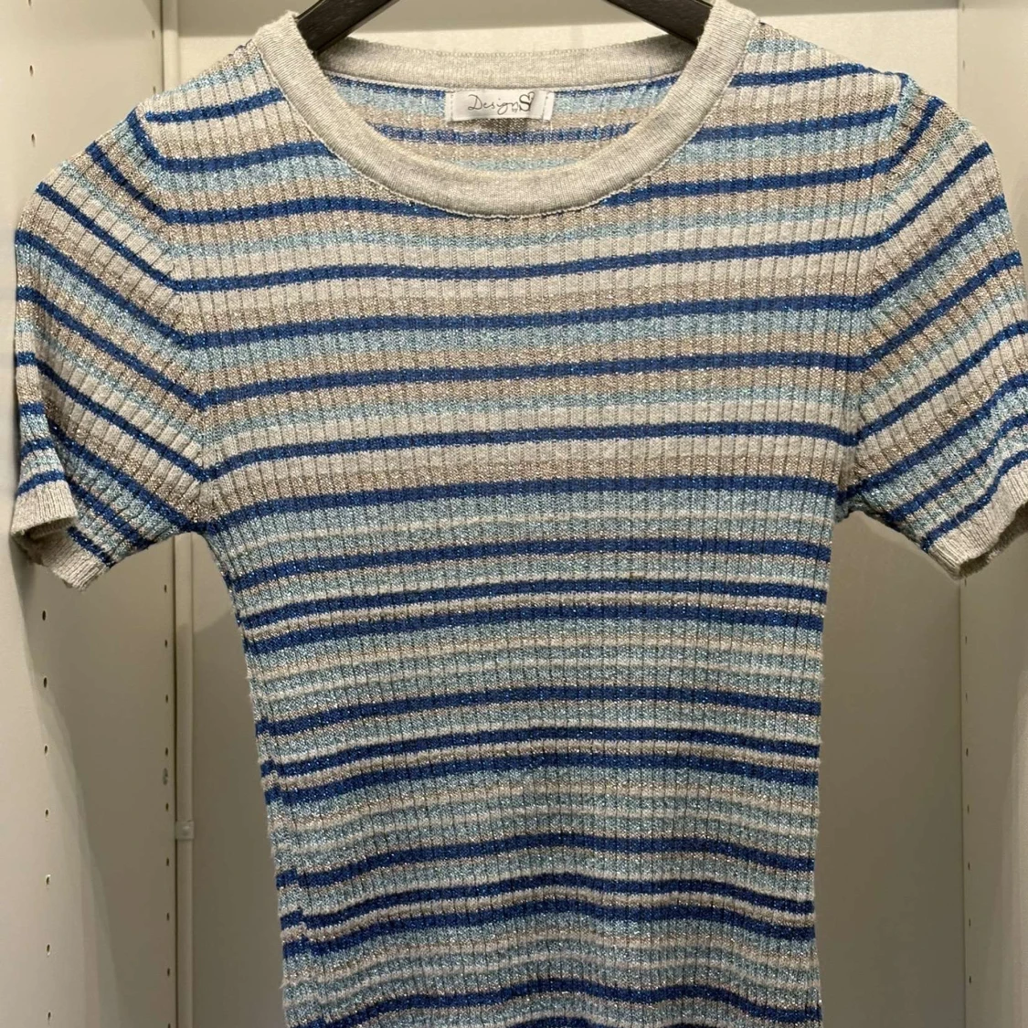 Randig ribbad topp från Design by S - 1