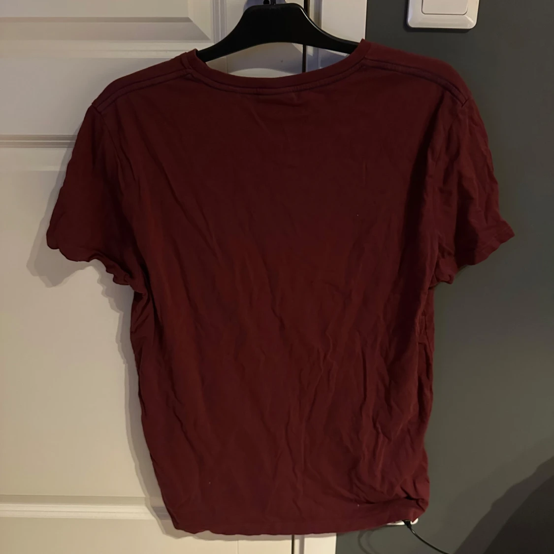 Vinröd t-shirt från GANT - 1