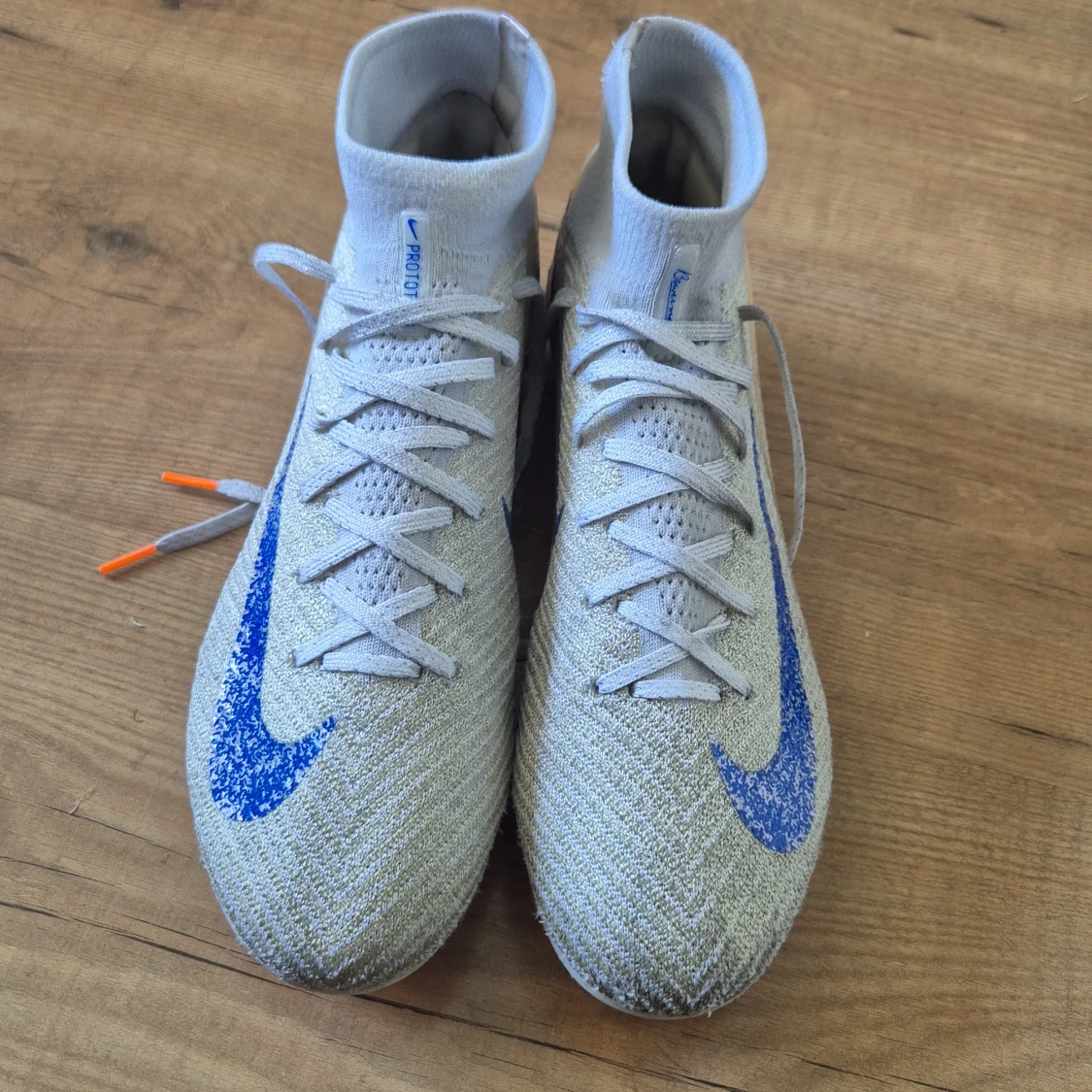 Nike Mercurial fotbollsskor med blå swoosh