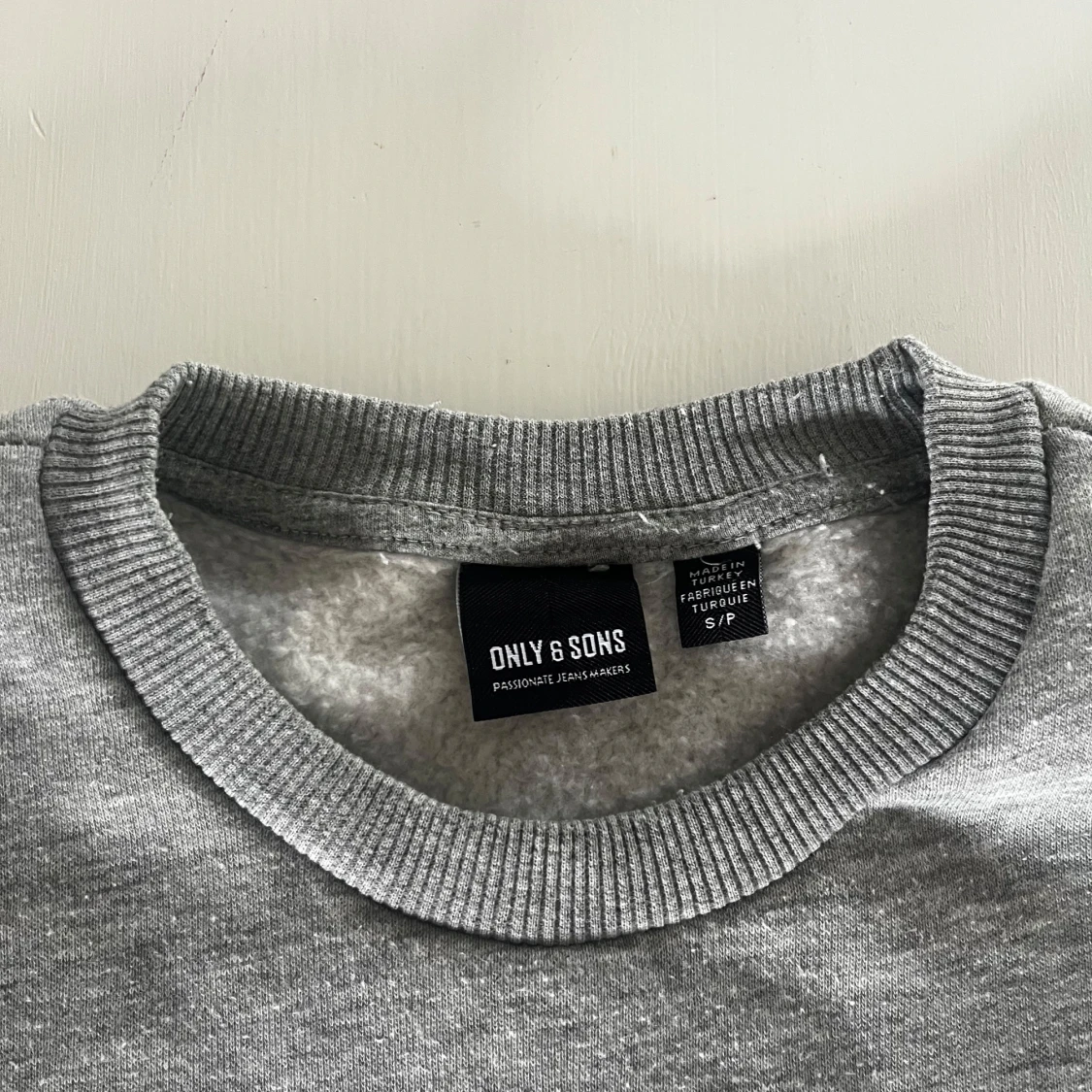 Grå sweatshirt från Only & Sons - 3