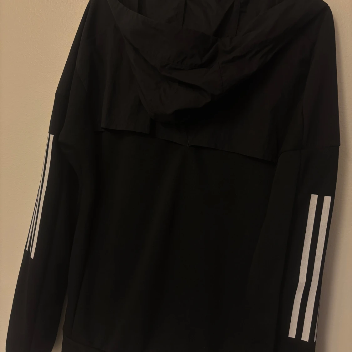 Svart vindjacka från Adidas S - 3