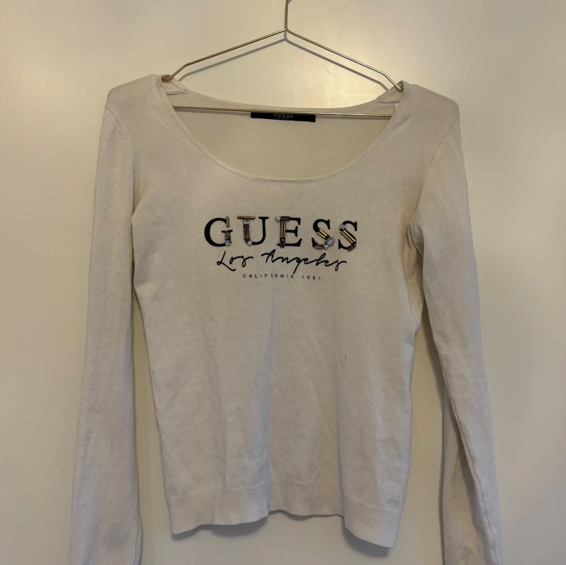 Vit långärmad tröja från Guess - 1