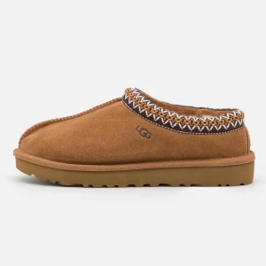 Bruna mockatofflor från UGG - Så fina tofflor från Ugg. ALDRIG använda och är slutsålda🙌🏼🙌🏼