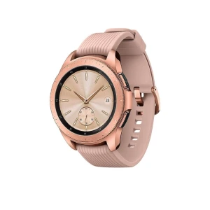 Samsung Galaxy Watch i roséguld - Snygg smartklocka från Samsung i roséguld med rund urtavla och silikonarmband i beige. Klockan har digital display, datumvisning och stilren design som passar perfekt till din techstil.