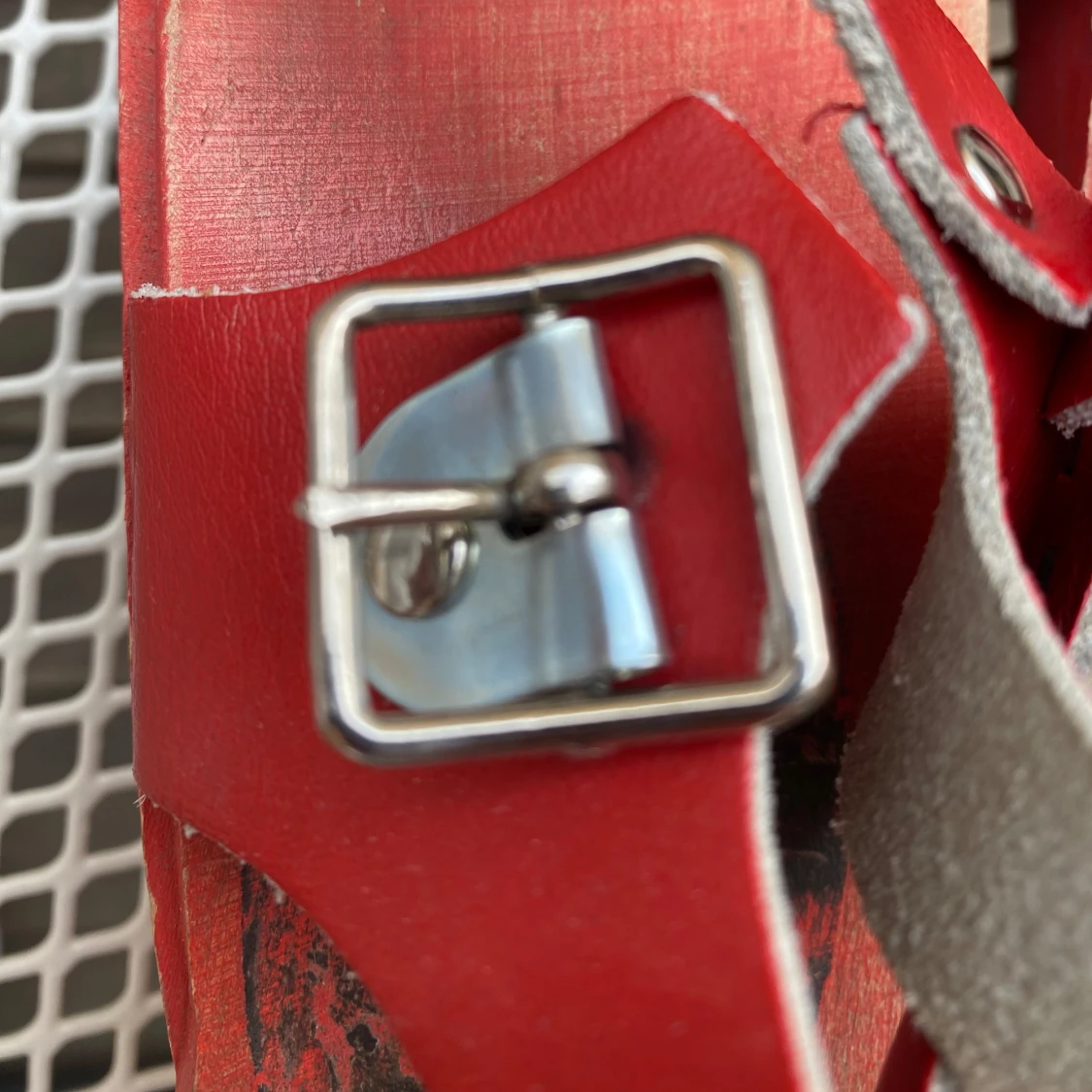 Röda svenska träskosandaler i skinn - 4