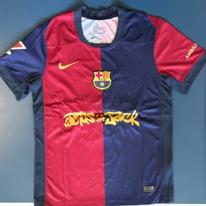 Pedri Barcelona Fotbollströja  - Helt ny Pedri Travis Scott Cactus Jack Barcelona Fotbollströja. Finns i storlek S och M