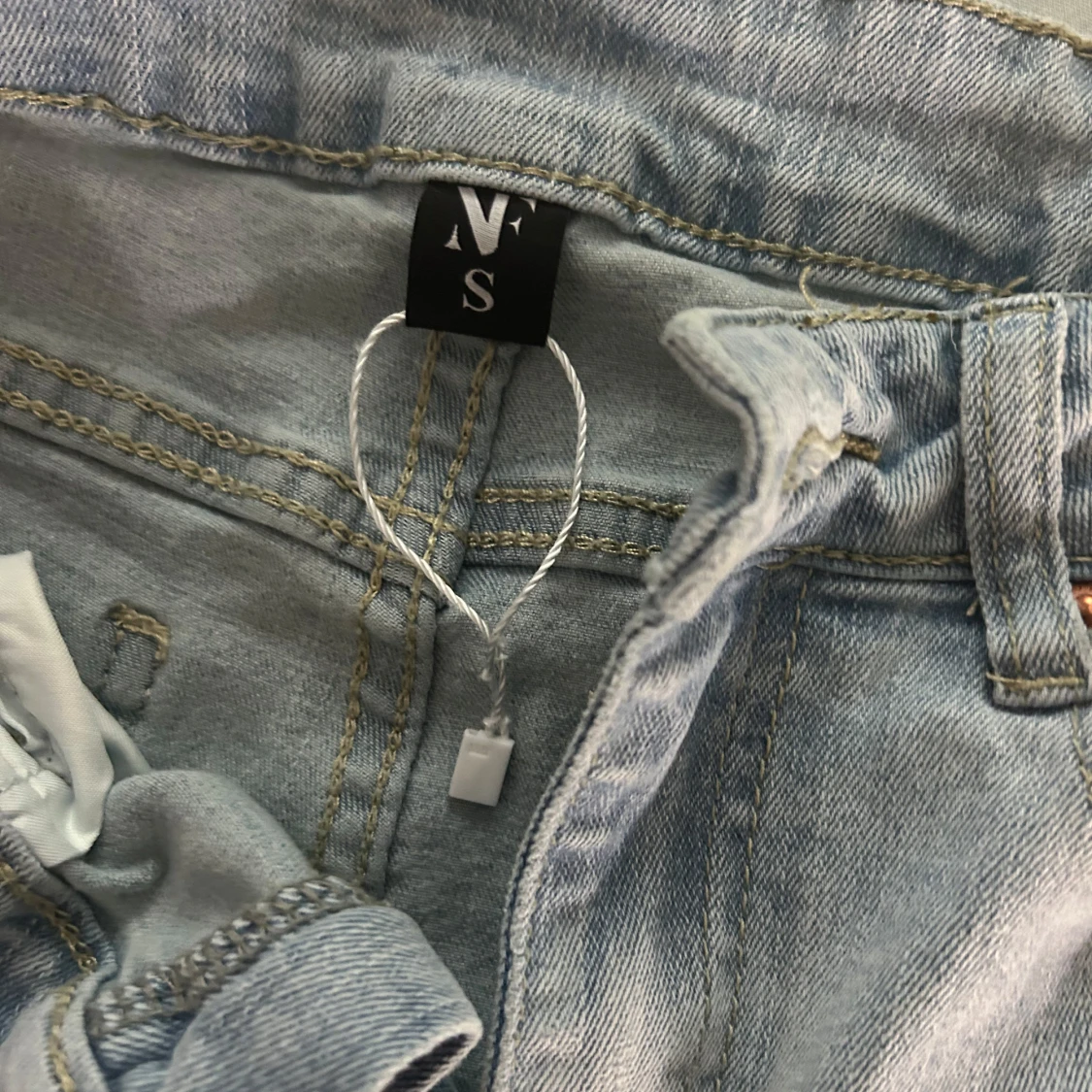 Ljusgrå raka jeans i storlek S