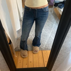 Blå bootcut jeans med låg midja - Snygga jeans utan midja 