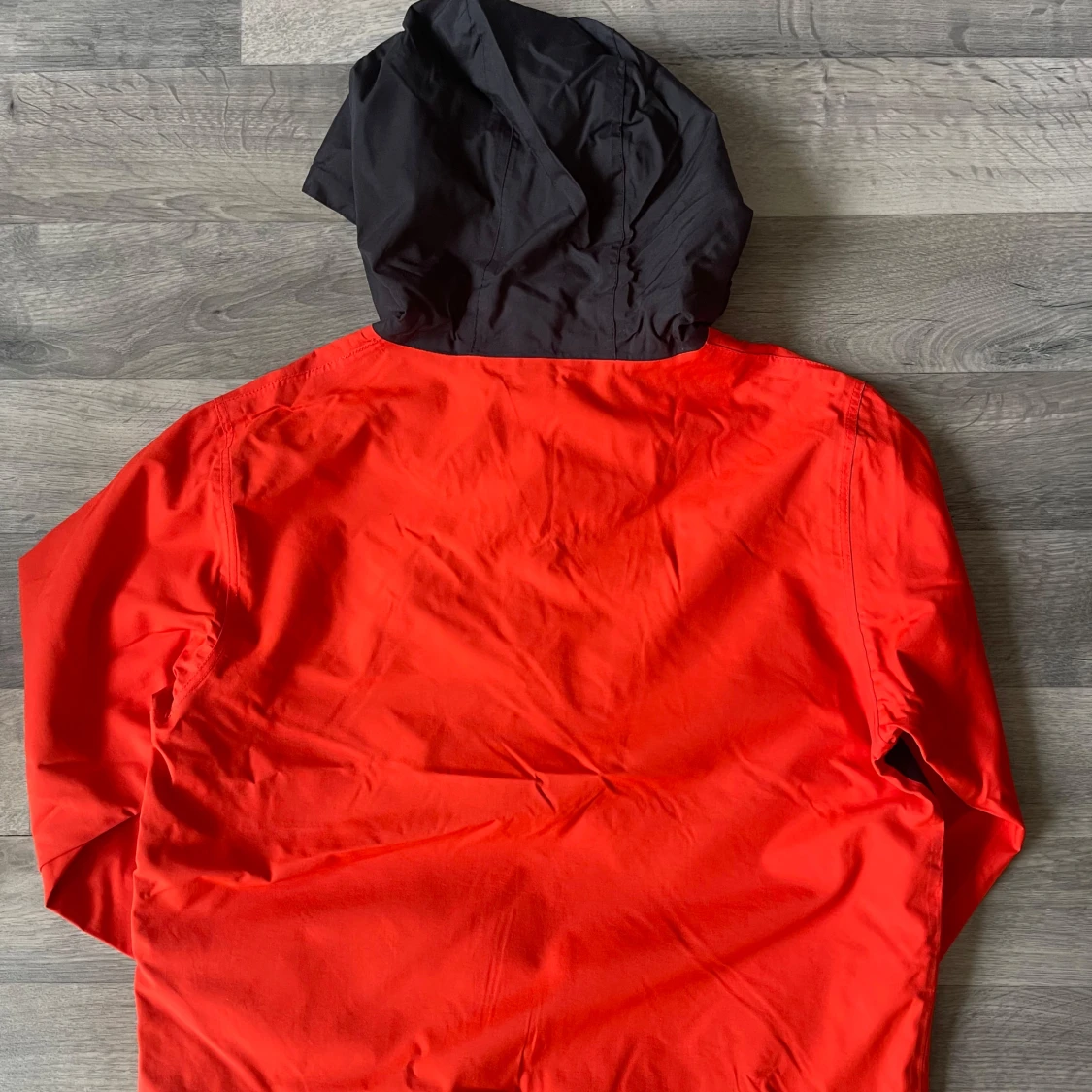 Röd vindjacka från Dickies med huva - 1